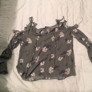 Romeo & Juliet cold shoulder top